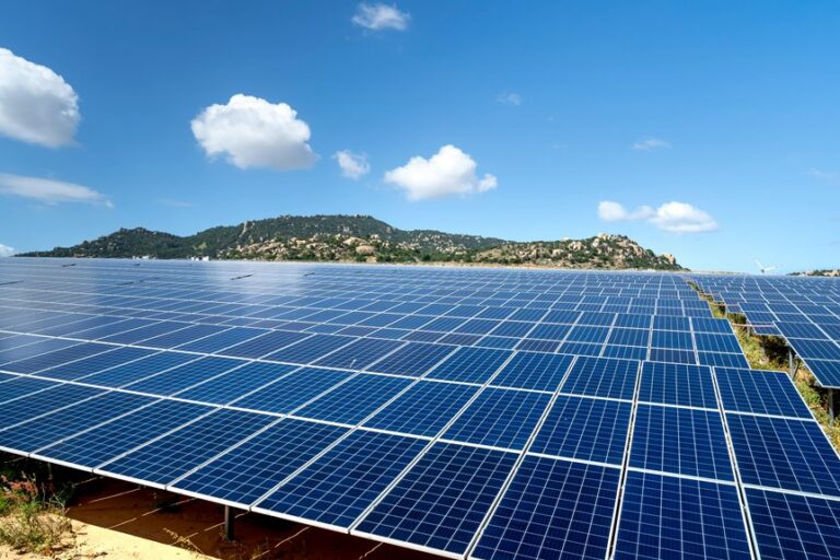 portable solar charged power station
