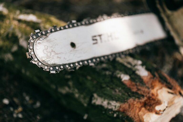 tighten craftsman pole saw chain
